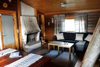 Комплексы для отдыха с коттеджами/бунгало Savotta Camping Кеми Шале с общей ванной комнатой-1