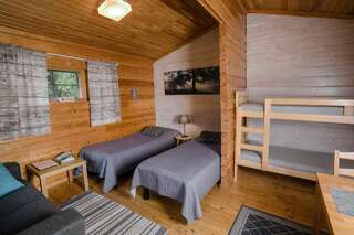 Комплексы для отдыха с коттеджами/бунгало Savotta Camping Кеми Шале с общей ванной комнатой-3