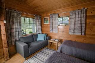 Комплексы для отдыха с коттеджами/бунгало Savotta Camping Кеми Шале с общей ванной комнатой-11